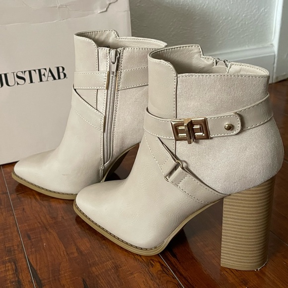 Carol Block Heeled Bootie, eggshell color, size 8 - Picture 5 of 7